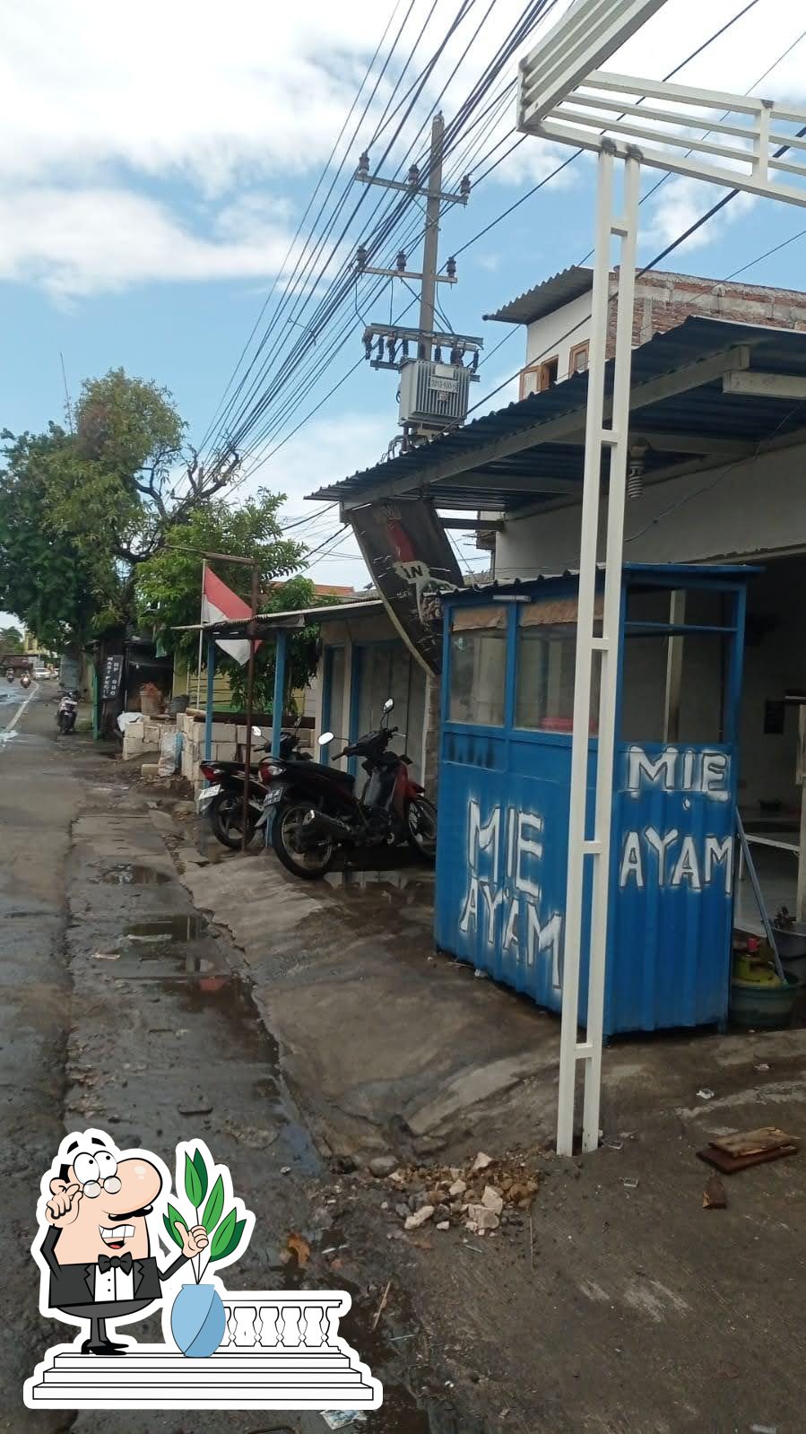 Mie ayam "teman" sekeluarga bapak ajie