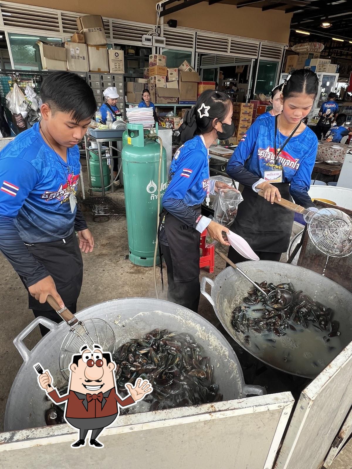 ครัวบ้านต้นไม้ซีฟู้ด ( ร้านใหม่ ) ชัดเจนใจแลกใจ