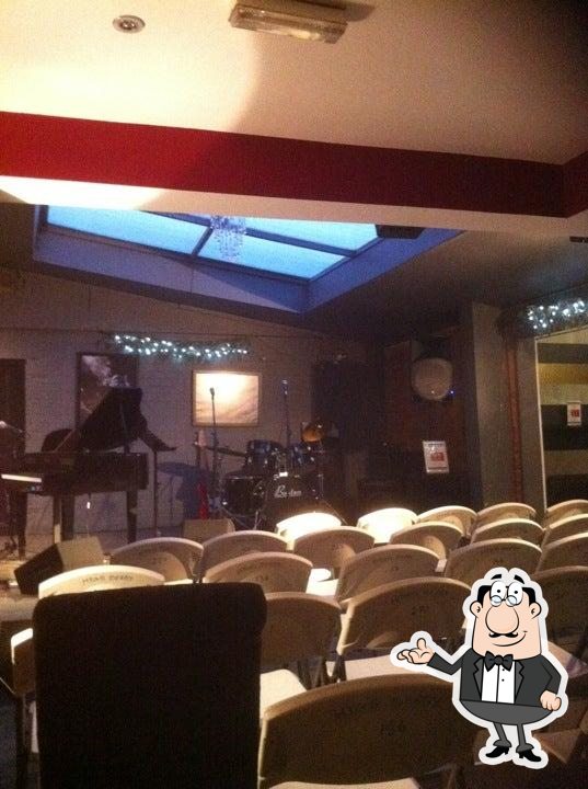 Vie Lounge and Piano Bar