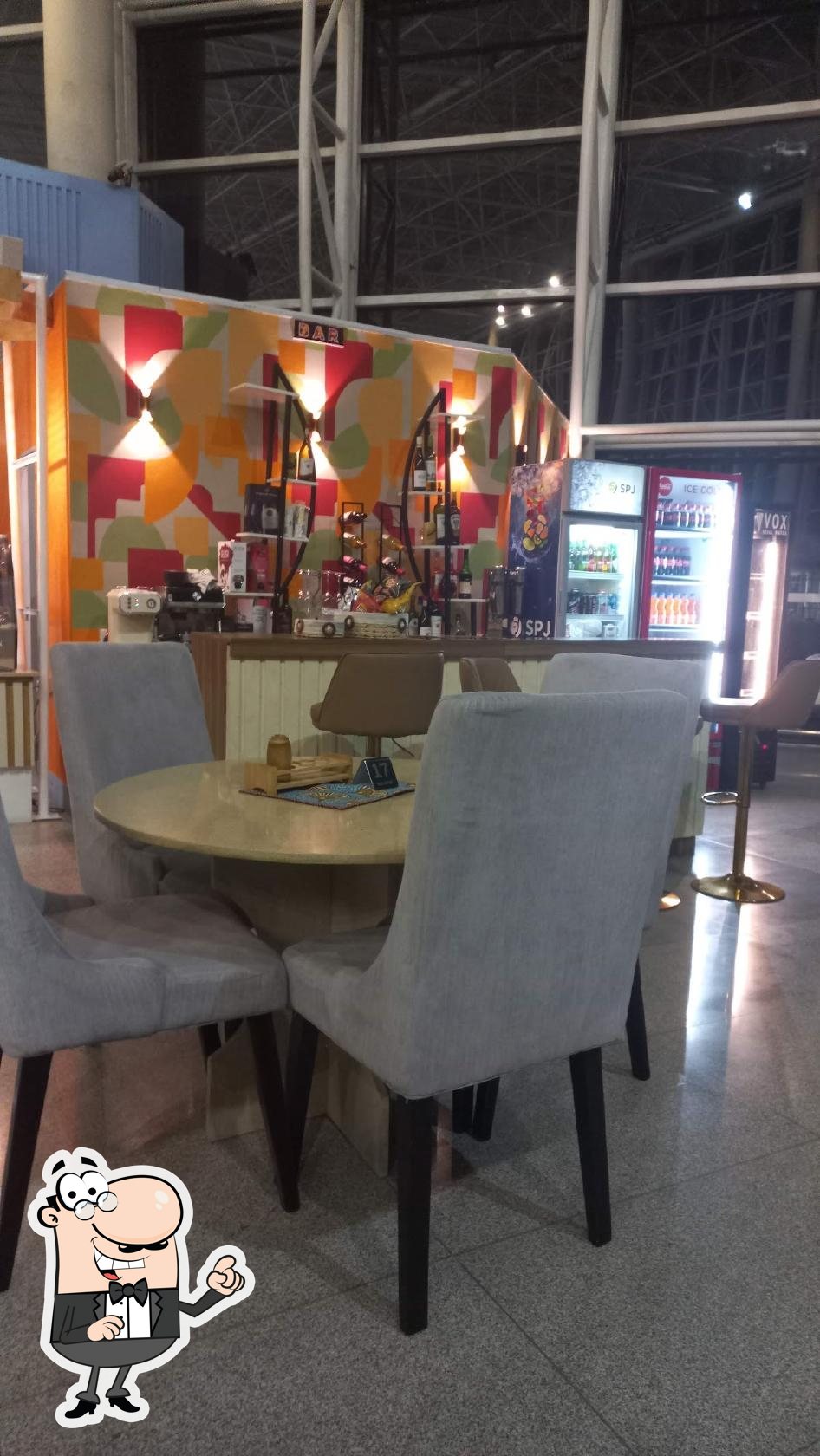 Queen Bee's Cake Restaurant