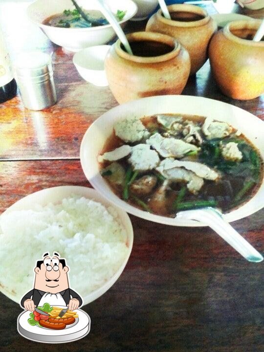 เกาเหลาเลือดหมู ท่าเรือ อ.ท่ามะกา กาญจนบุรี