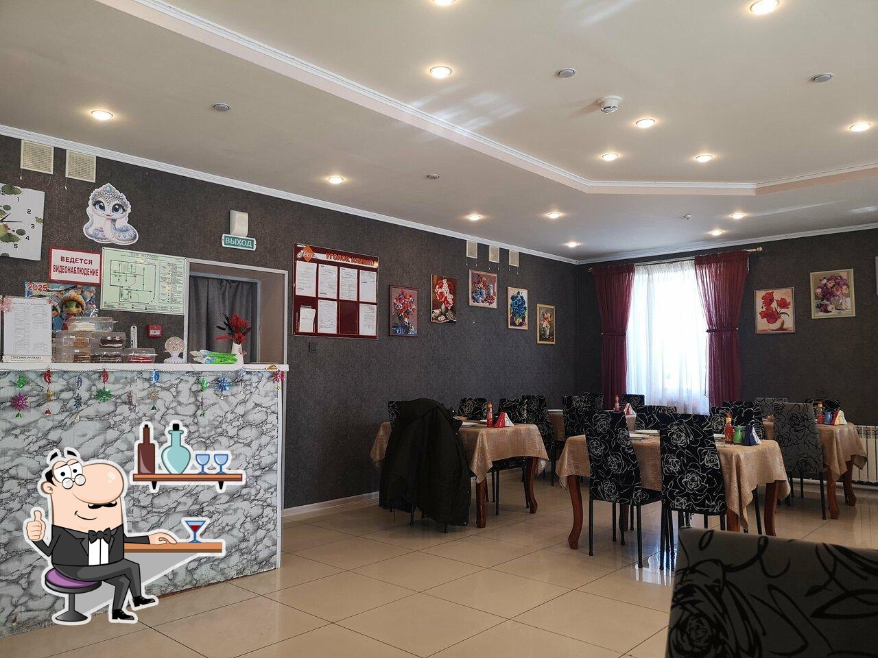 Кафе, у Любаши