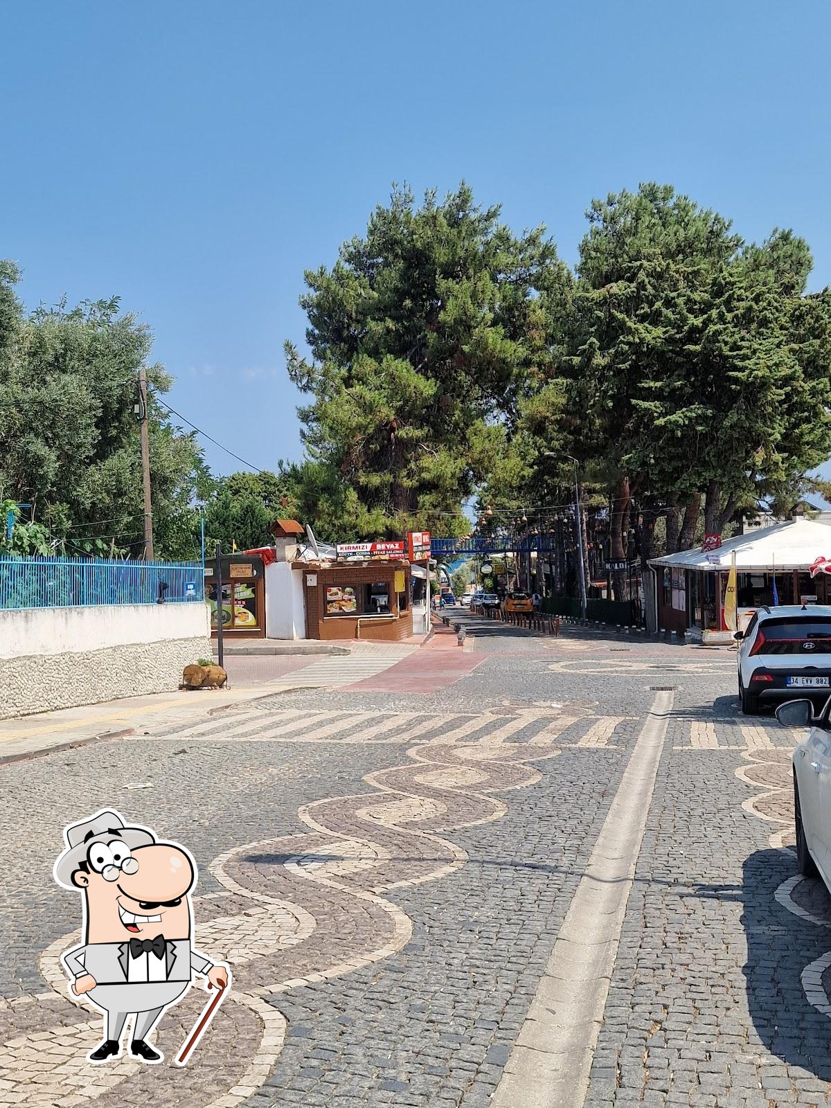 Kirmizi Beyaz