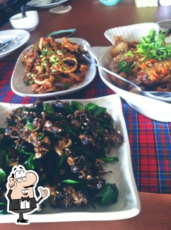 ร้านอาหารระเบียงไม้