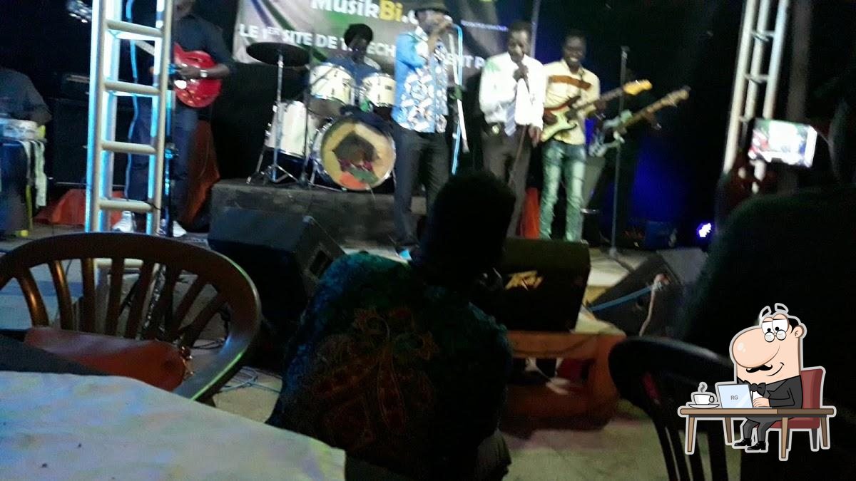 Just 4 U, avenue Cheikh Anta Diop Dakar