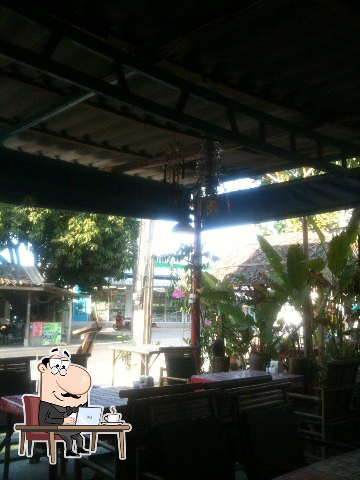 Petty Restaurant