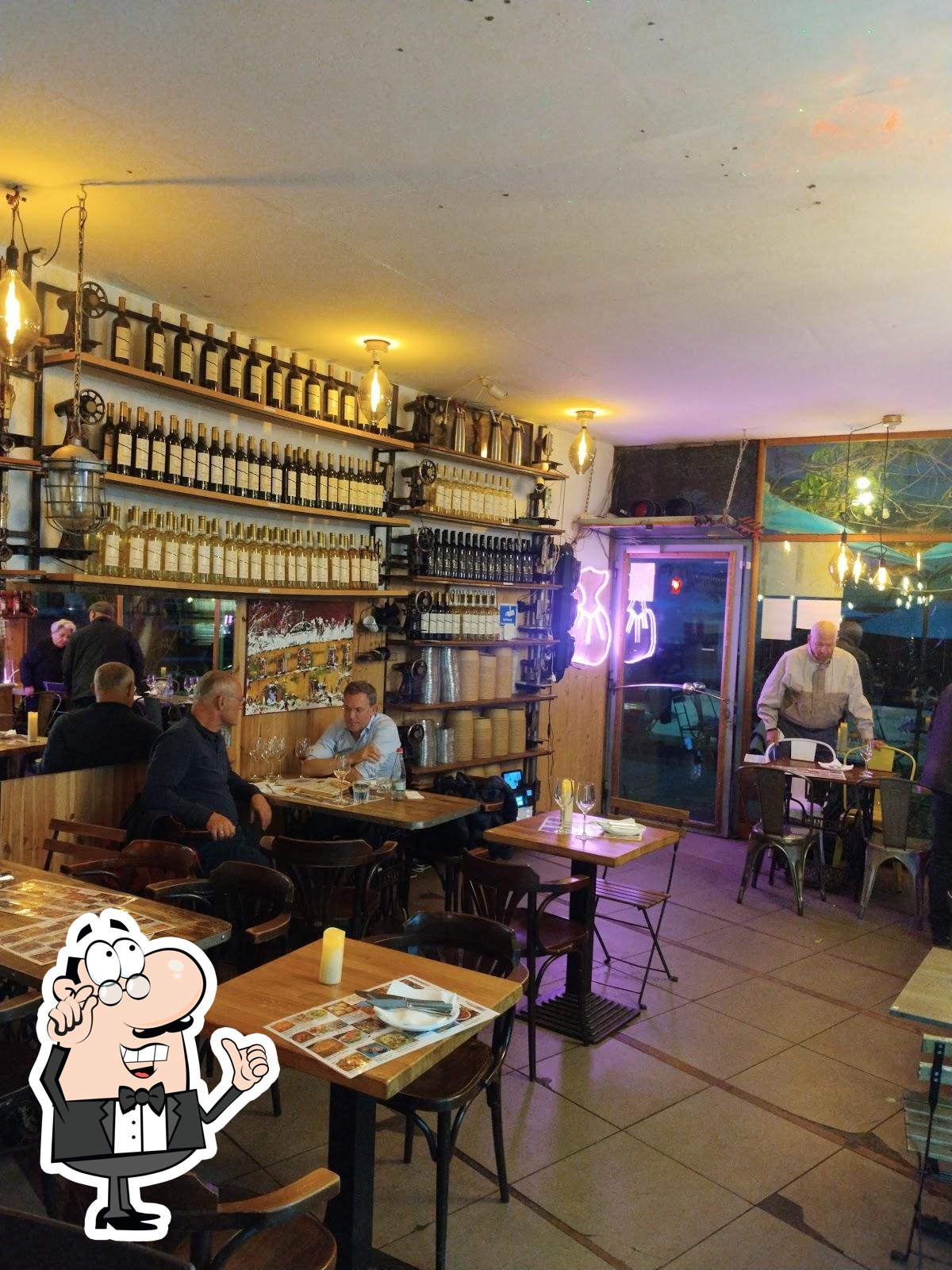 Интерьер "Kin Za Georgian Restaurant Cafe Bar Lunch Coktails Karaoke Event Magic".