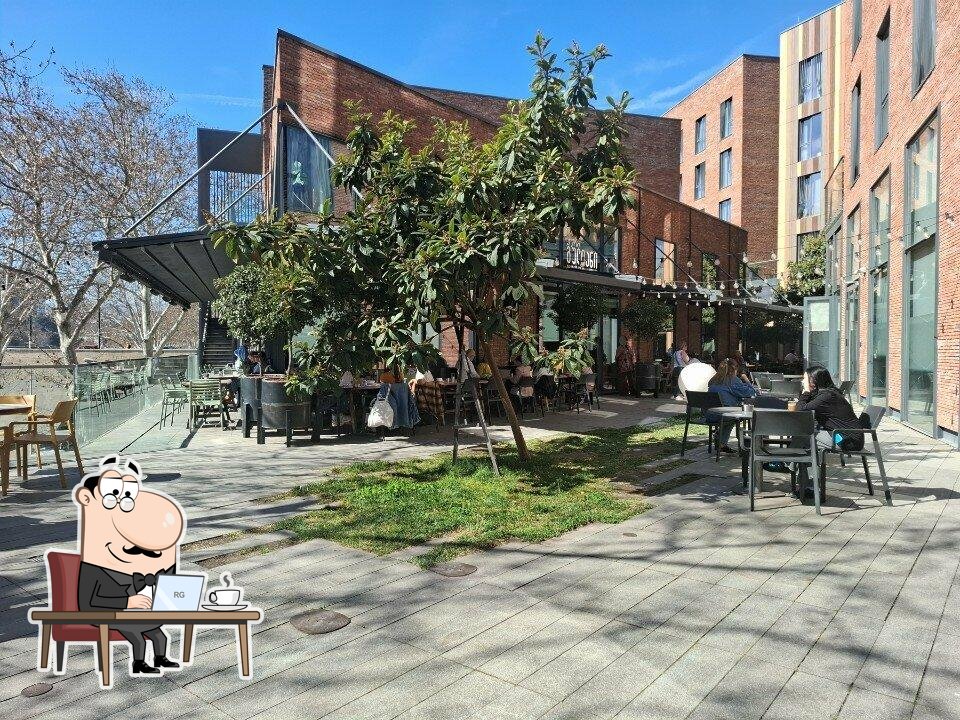 Посмотрите на внутренний интерьер "Puri Guliani".