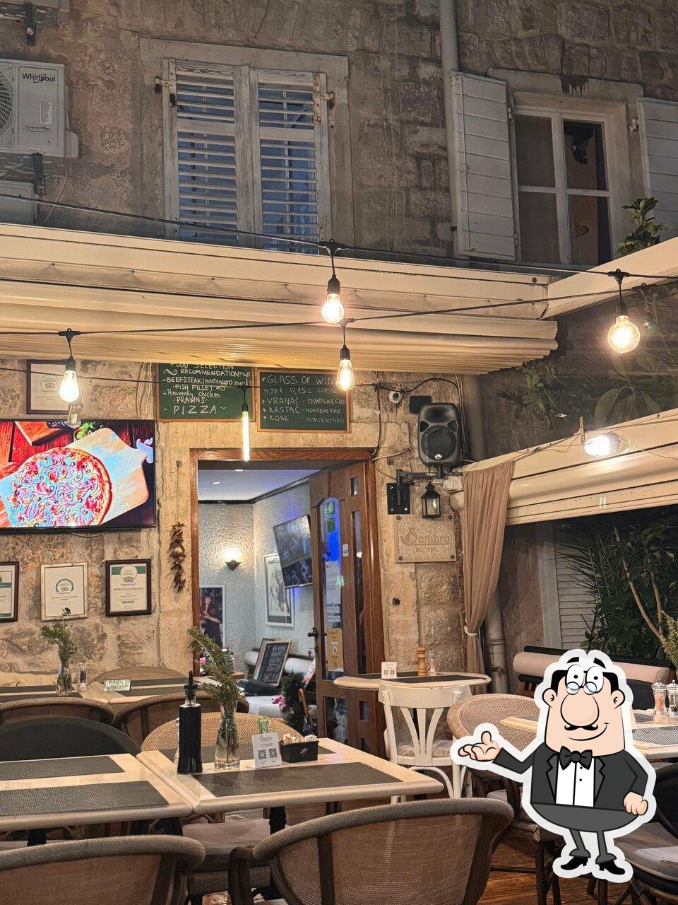 Интерьер "Sambra Pizzeria restaurant".