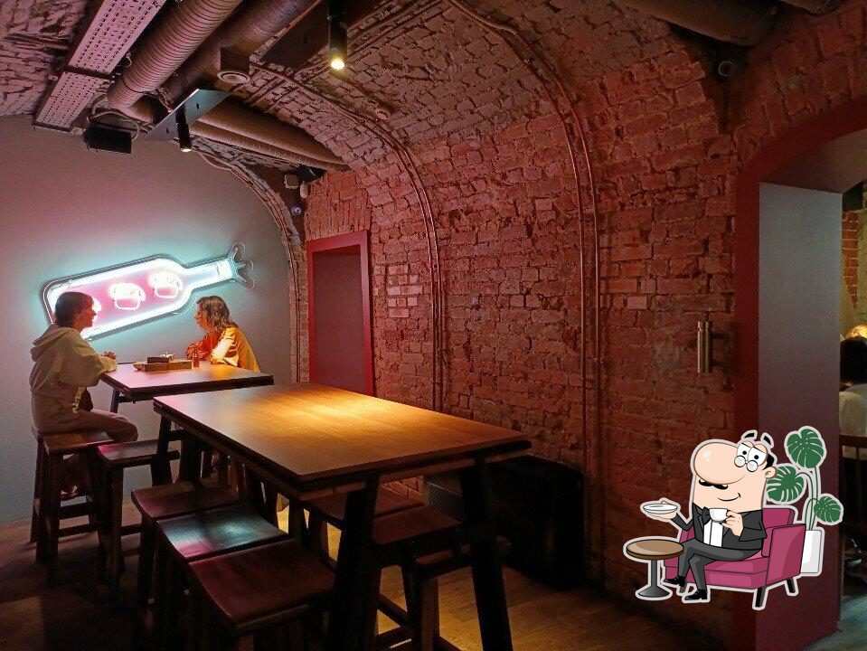 Забронируйте столик в "Ronnybistro".