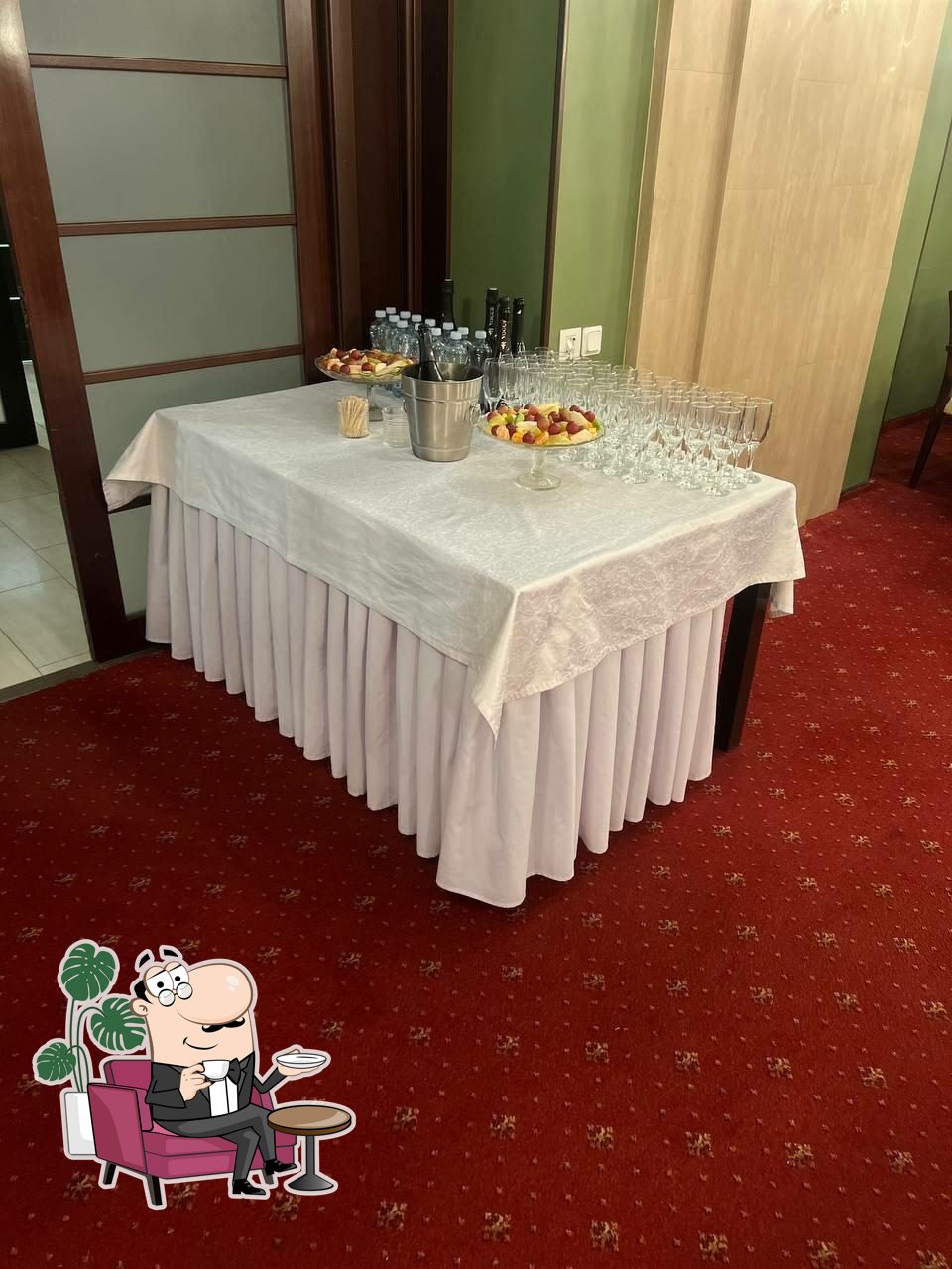 Посмотрите на внутренний интерьер "Карелия".
