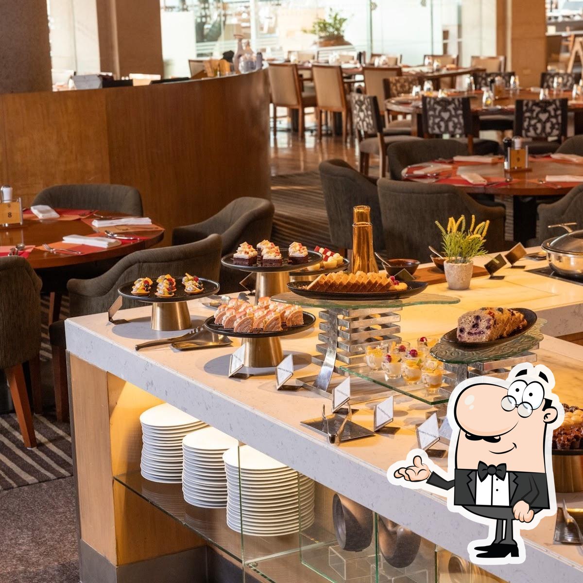 Забронируйте столик в "NEXT2 Café".
