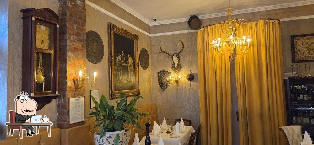 Посмотрите на внутренний интерьер "Ristorante Rustico".
