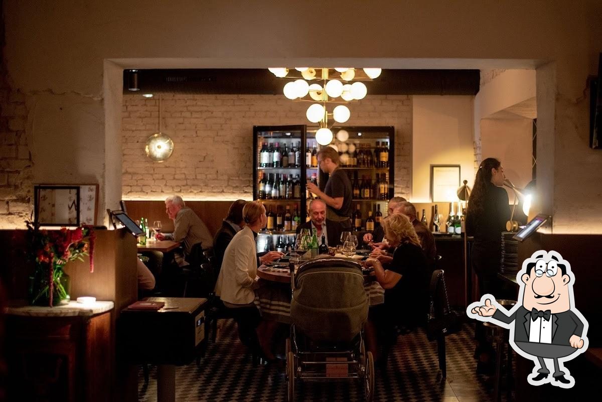 Забронируйте столик в "MINE WINE Restaurant".