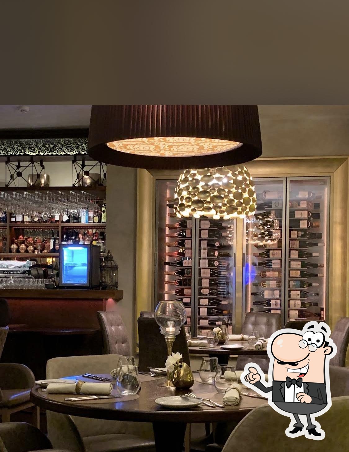 Посмотрите на внутренний интерьер "Olivia Restaurant".
