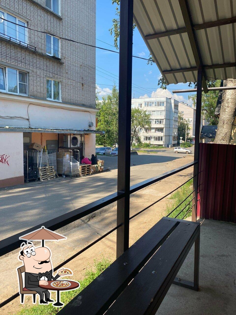 Наслаждайтесь свежим воздухом и видом, открывающемся из "Выпечка у дома".