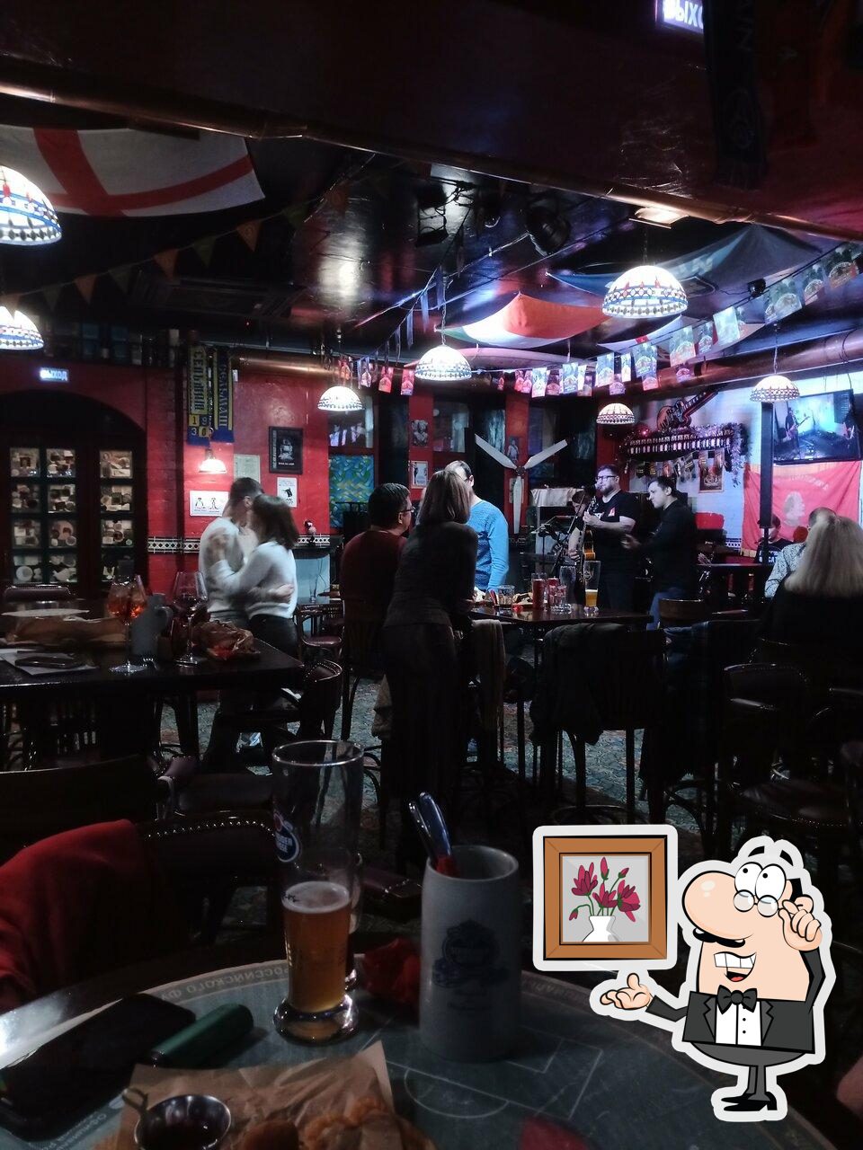 Забронируйте столик в "Harat’s pub".