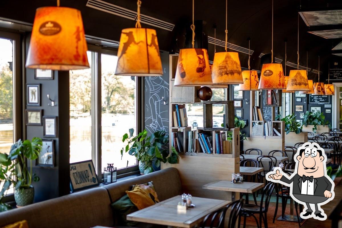 Посмотрите на внутренний интерьер "Városliget Café".