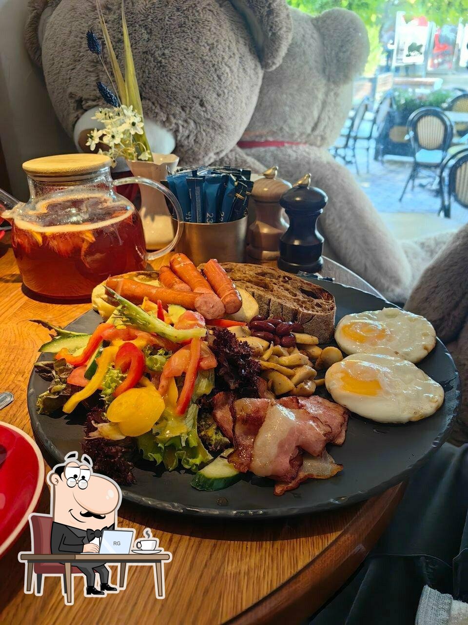 Посмотрите на внутренний интерьер "23 Cafe boulangerie".