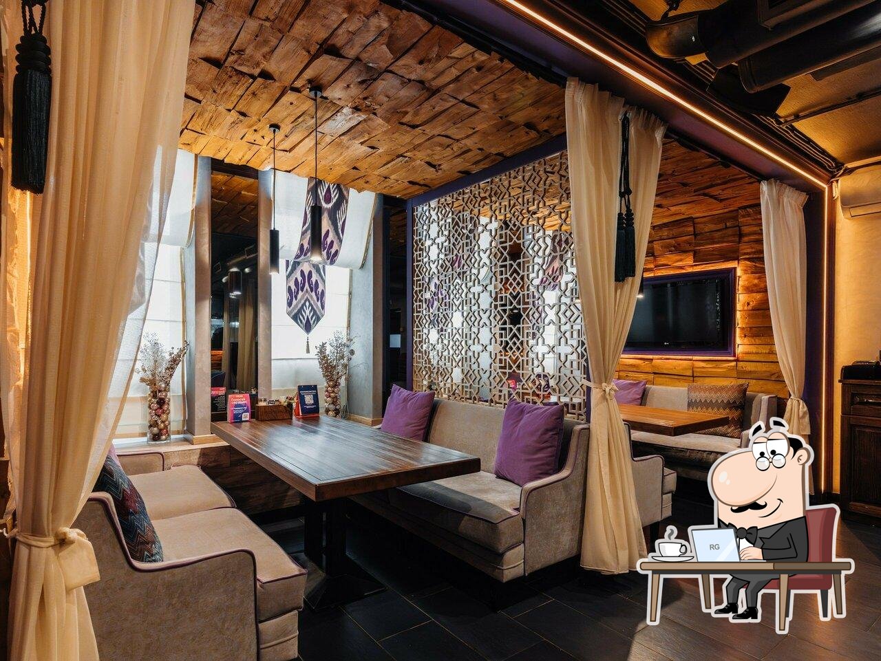 Забронируйте столик в "Plov Lounge".