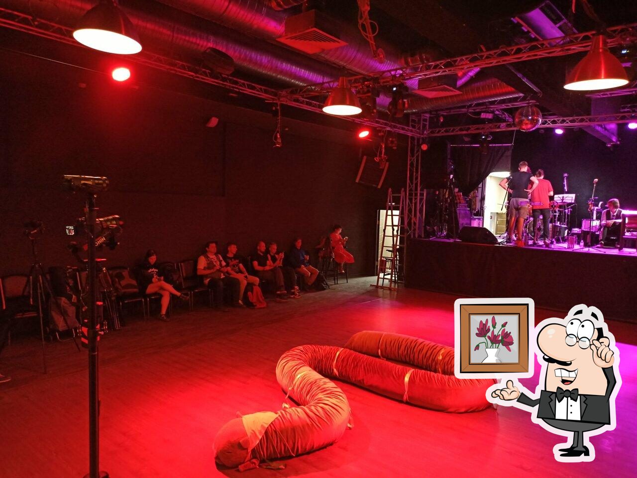 Посмотрите на внутренний интерьер "Клуб Glastonberry".