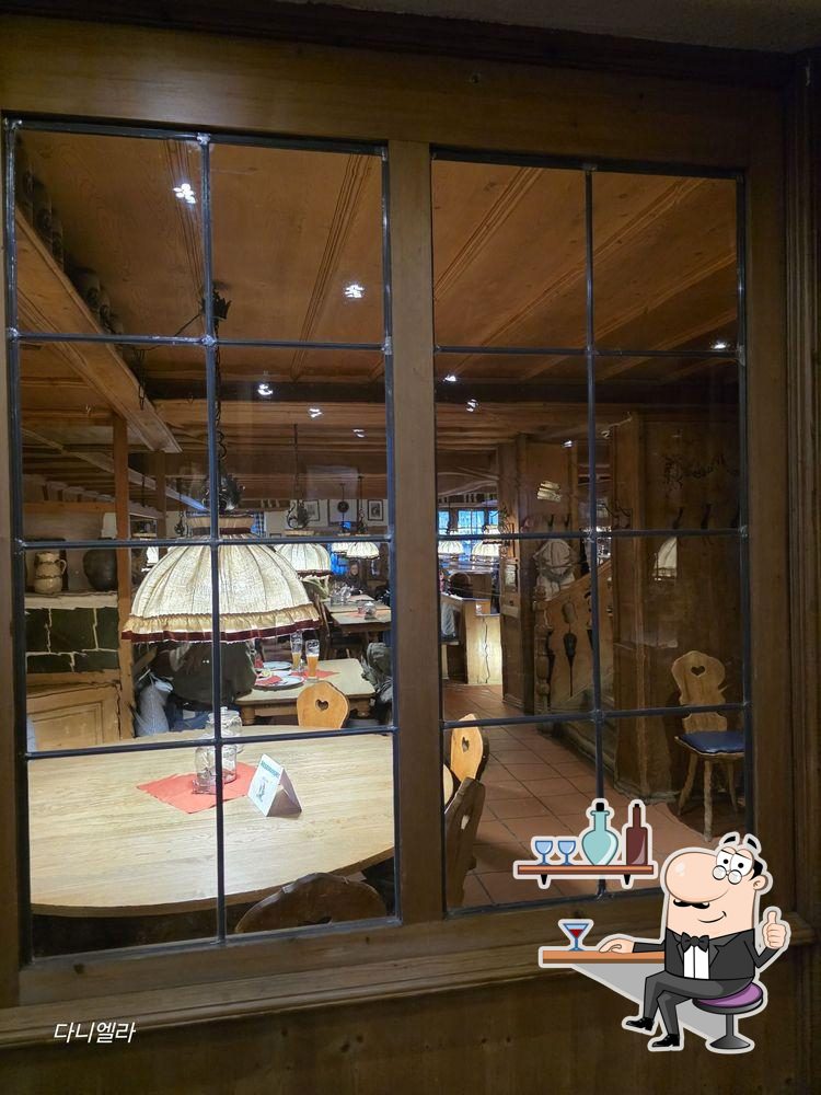 Посмотрите на внутренний интерьер "Restaurant Franziskaner".
