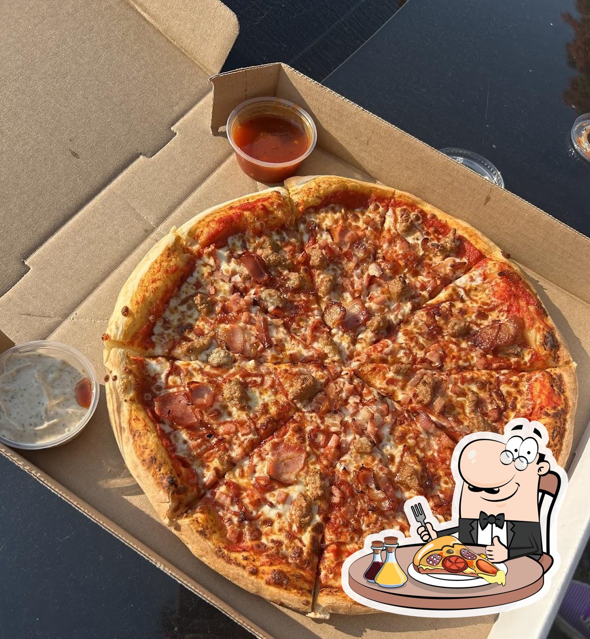 Попробуйте пиццу в "Junior's Handmade Sourdough Pizza".