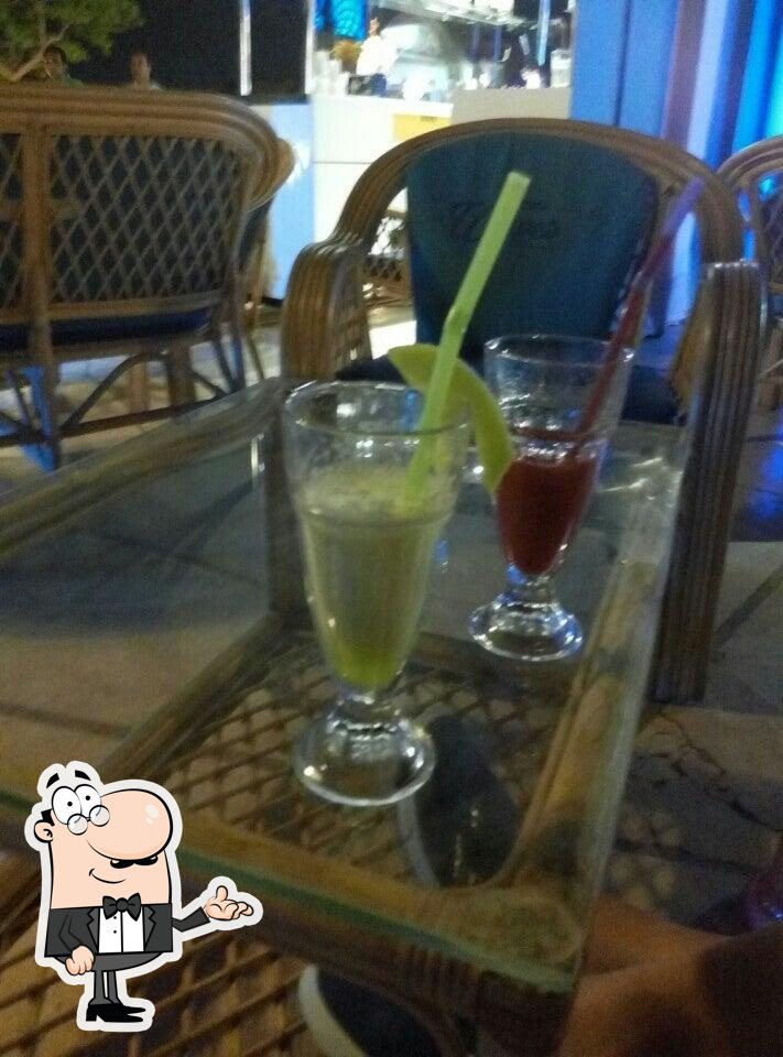 Интерьер "Waves Restaurant & Lounge Bar".
