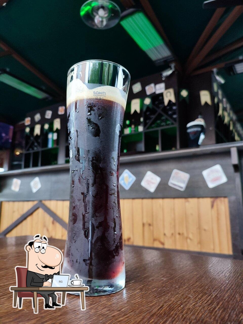 Посмотрите на внутренний интерьер "Irish Pub".