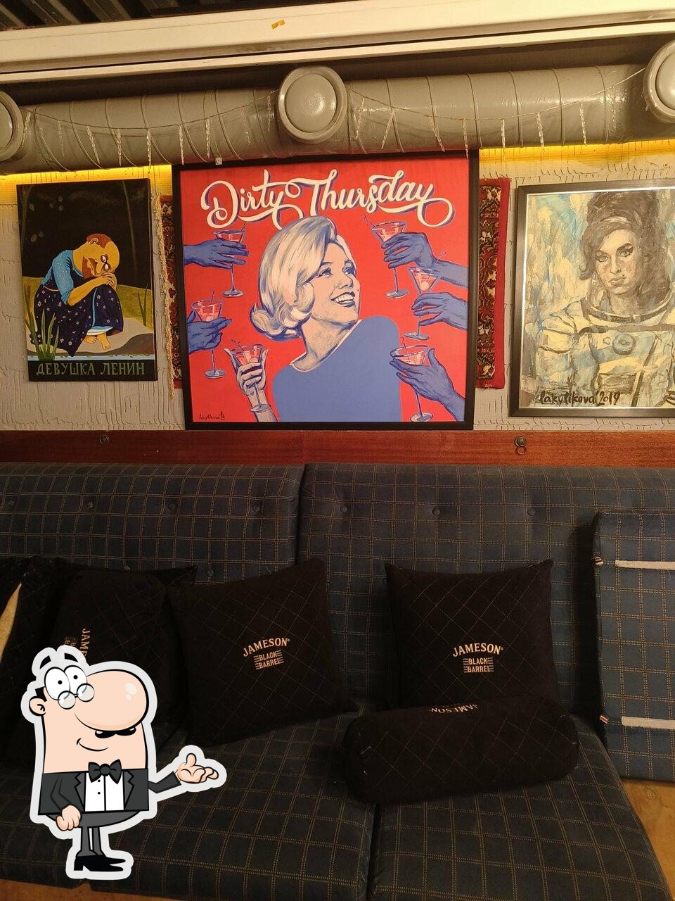 Интерьер "Mr. Help & Friends".