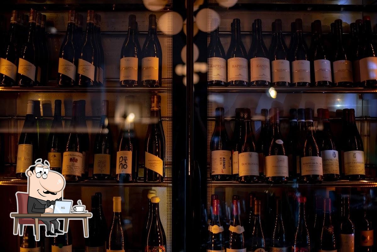 Интерьер "MINE WINE Restaurant".