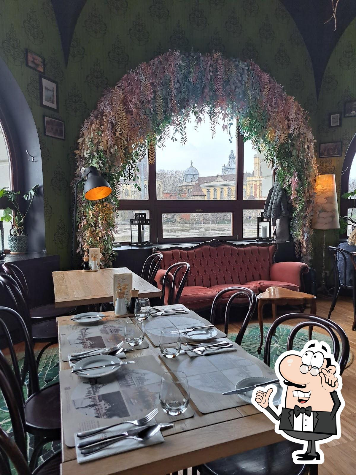 Интерьер "Városliget Café".