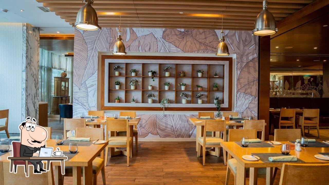 Посмотрите на внутренний интерьер "Gastro Kitchen".