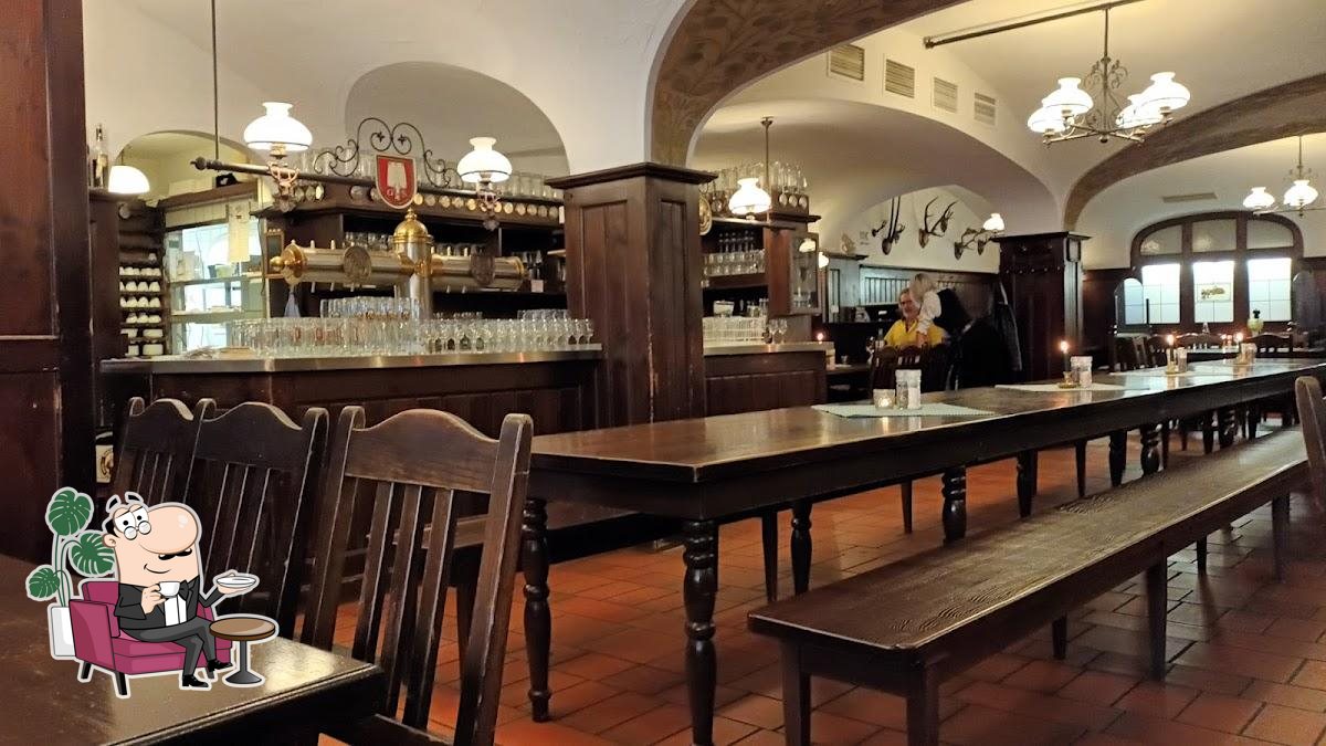Посмотрите на внутренний интерьер "Zum Dürnbräu".