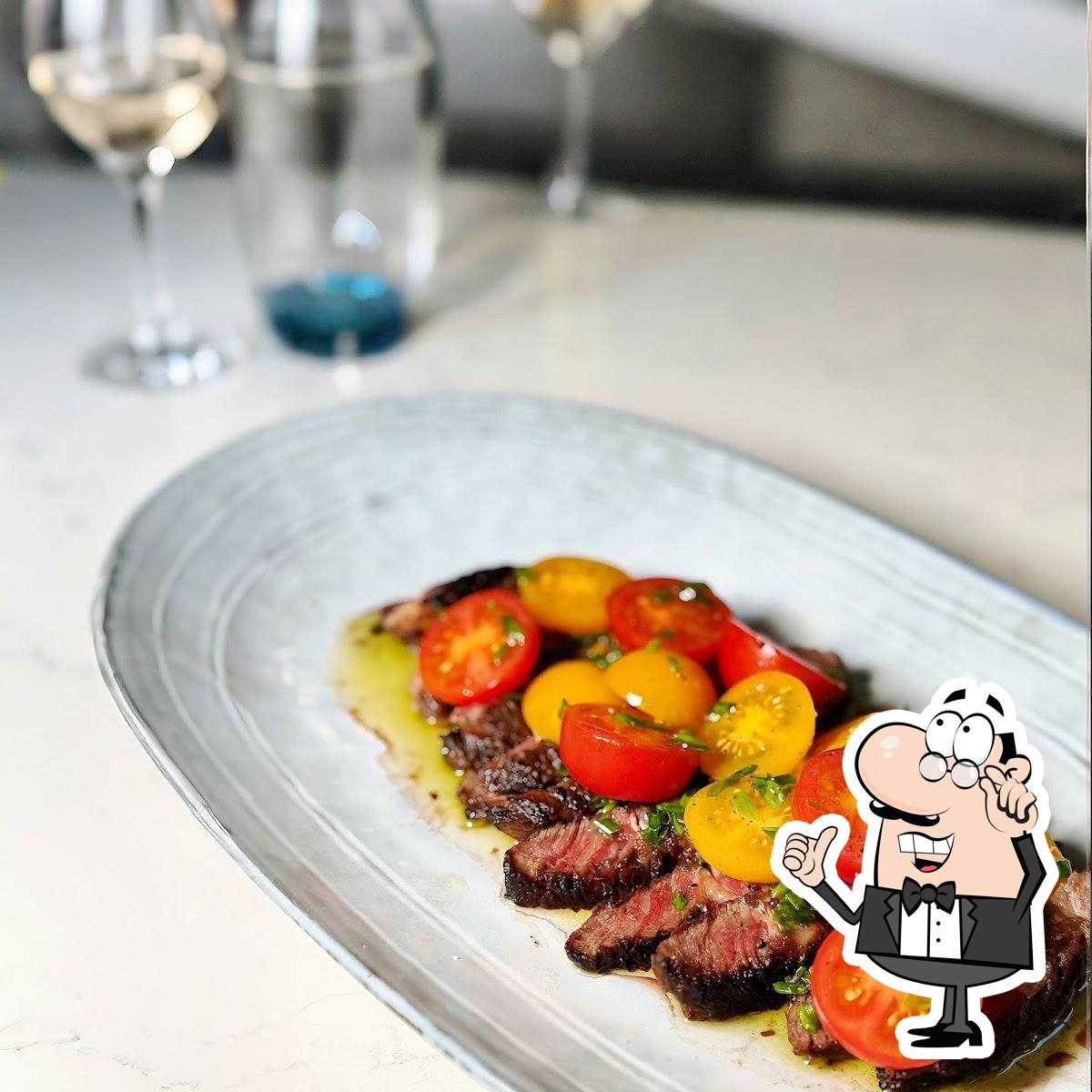 Посмотрите на внутренний интерьер "ROI Restaurant".