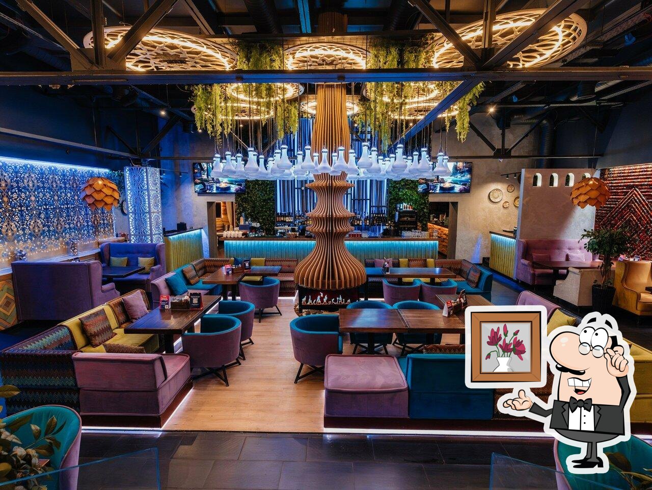 Забронируйте столик в "Plov Lounge".