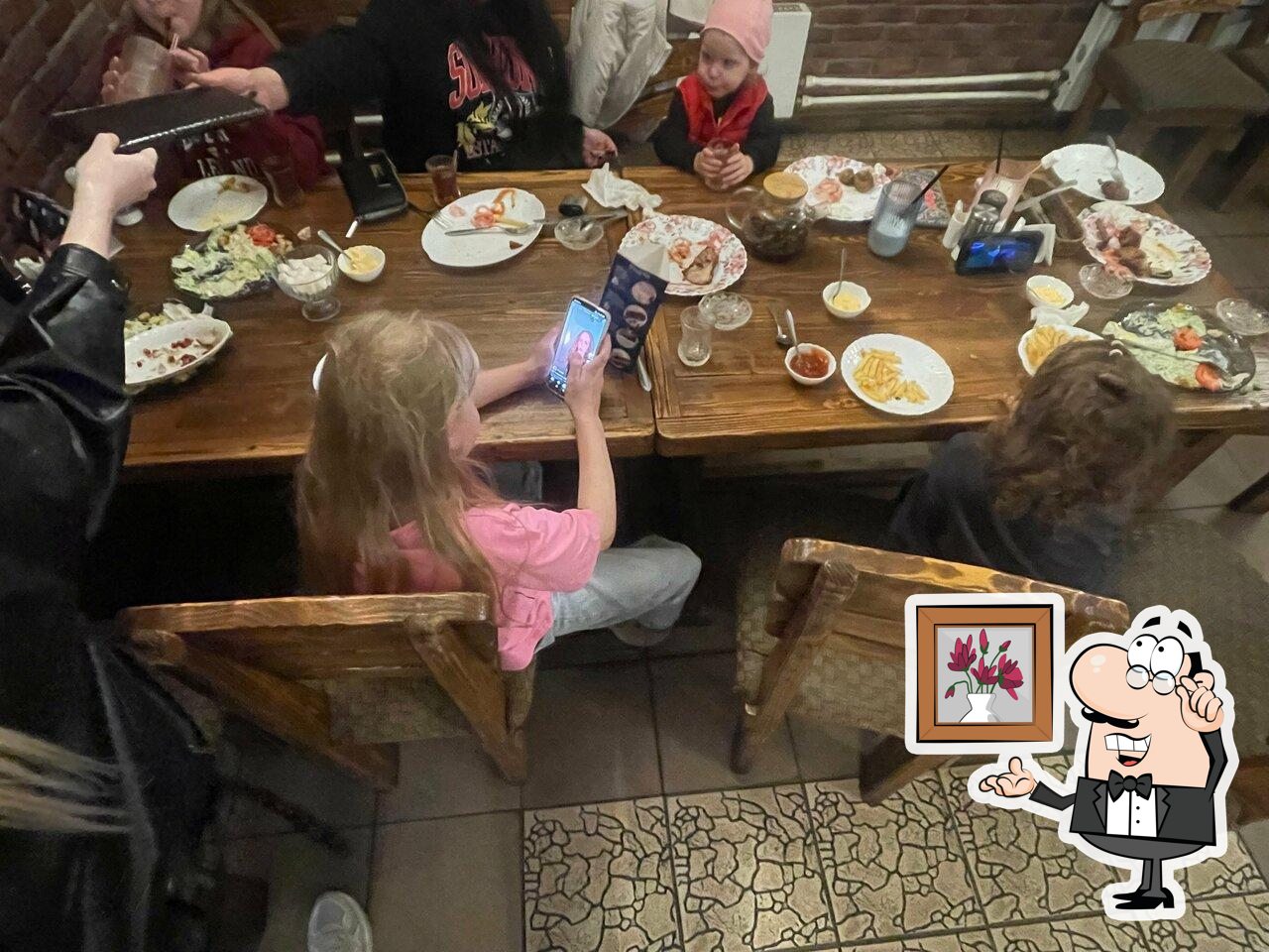 Забронируйте столик в "Сим-Сим".