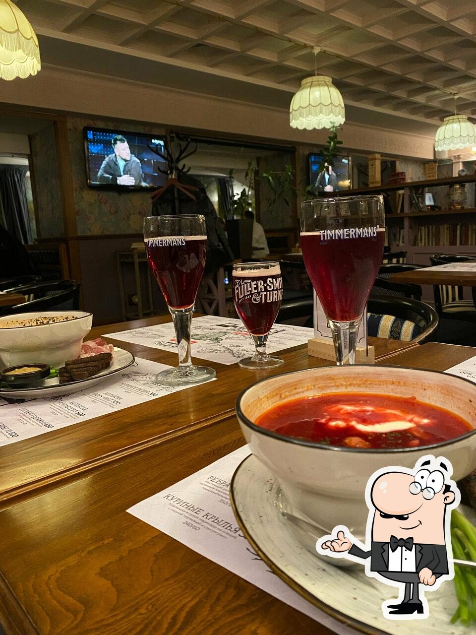 Посмотрите на внутренний интерьер "Гастропаб библиотека".