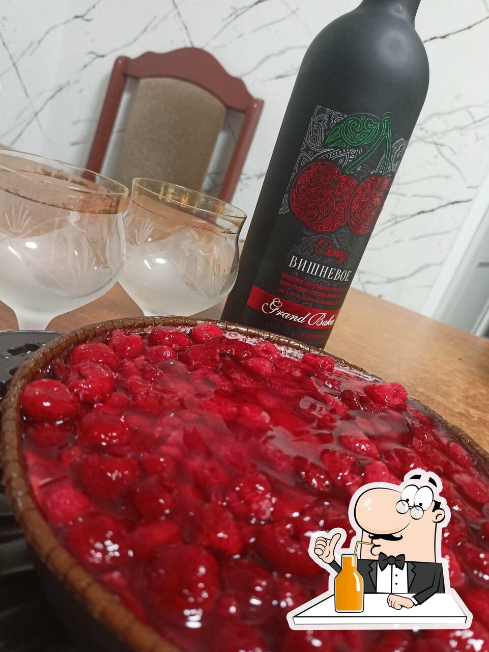 Вы можете  заказать напитки из меню.