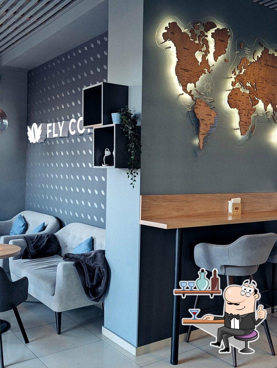 Посмотрите на внутренний интерьер "Fly Coffee".