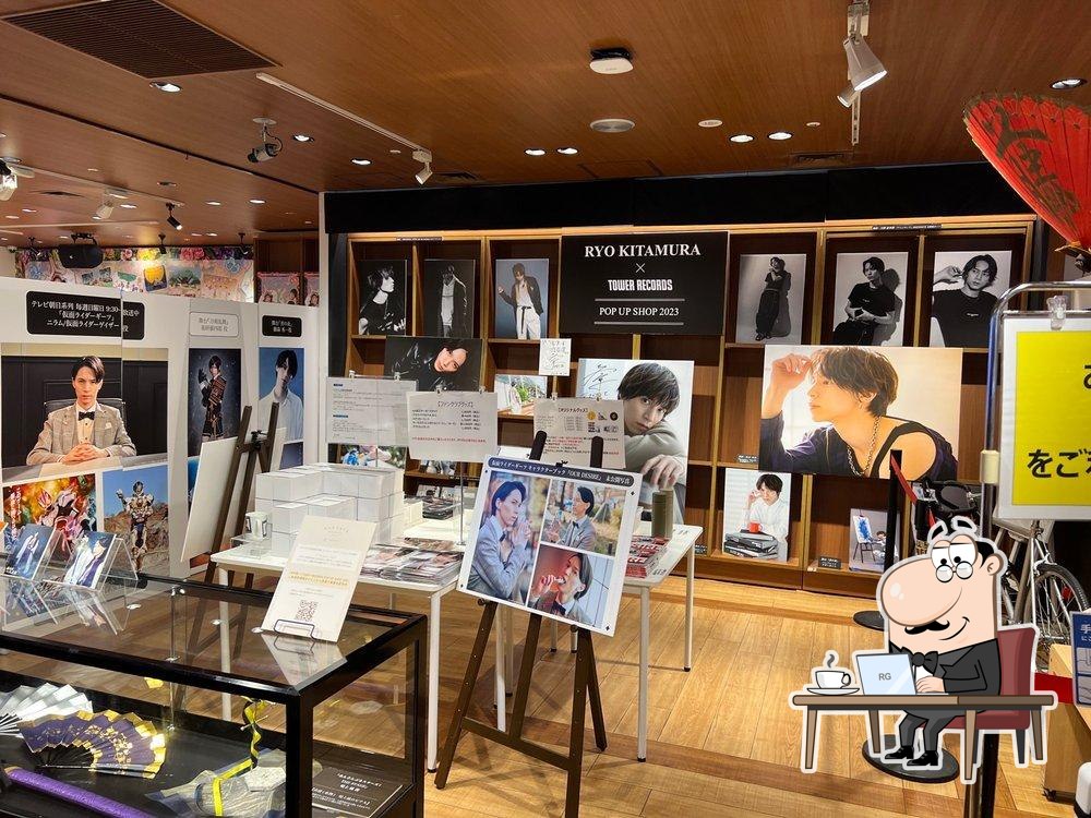 Забронируйте столик в "Tower Records Shibuya".