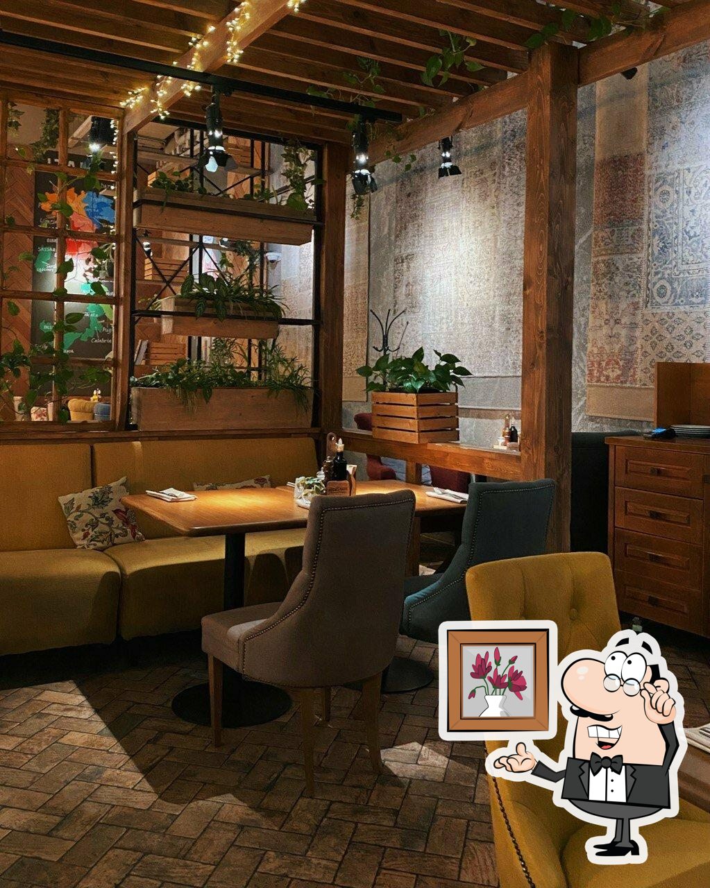 Посмотрите на внутренний интерьер "Osteria Mario".