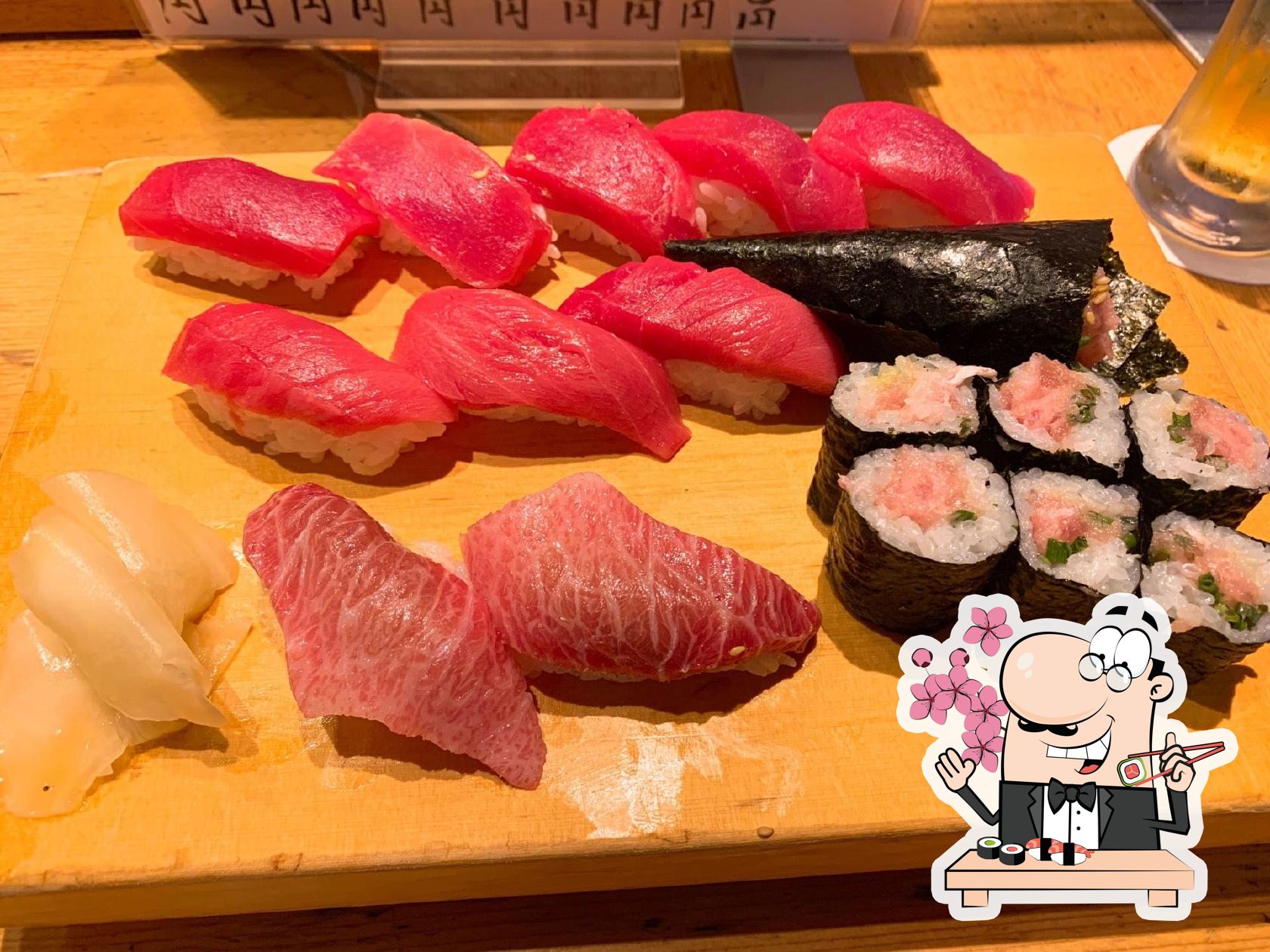 В "TOKYO SUSHI ITAMAE SUSHI Ginza Corridor" вы можете попробовать суши.