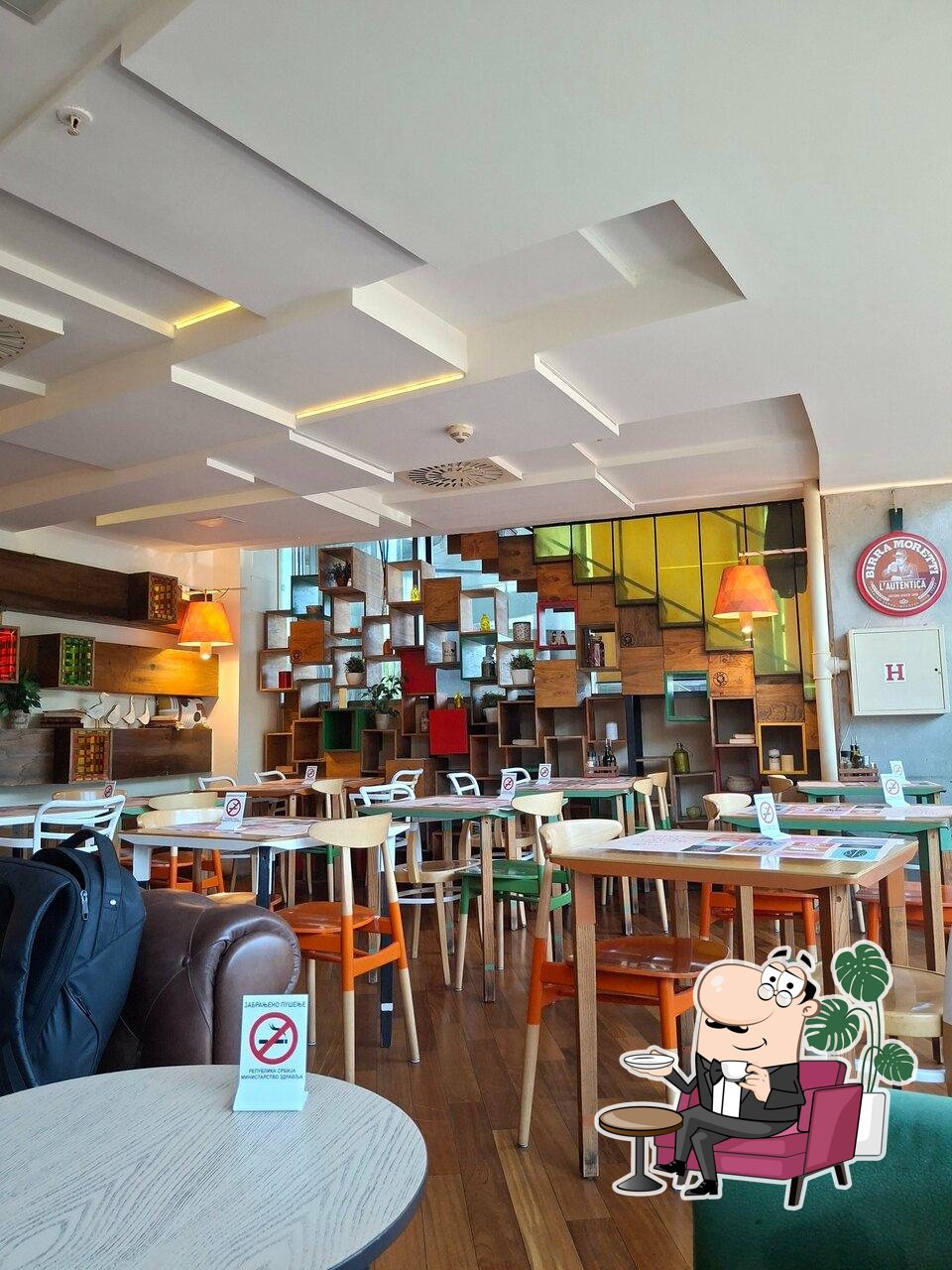 Забронируйте столик в "Pizza Bar".