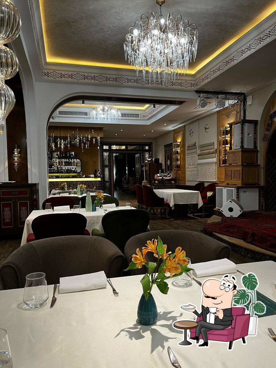 Посмотрите на внутренний интерьер "Restaurant Qazaq Gourmet".