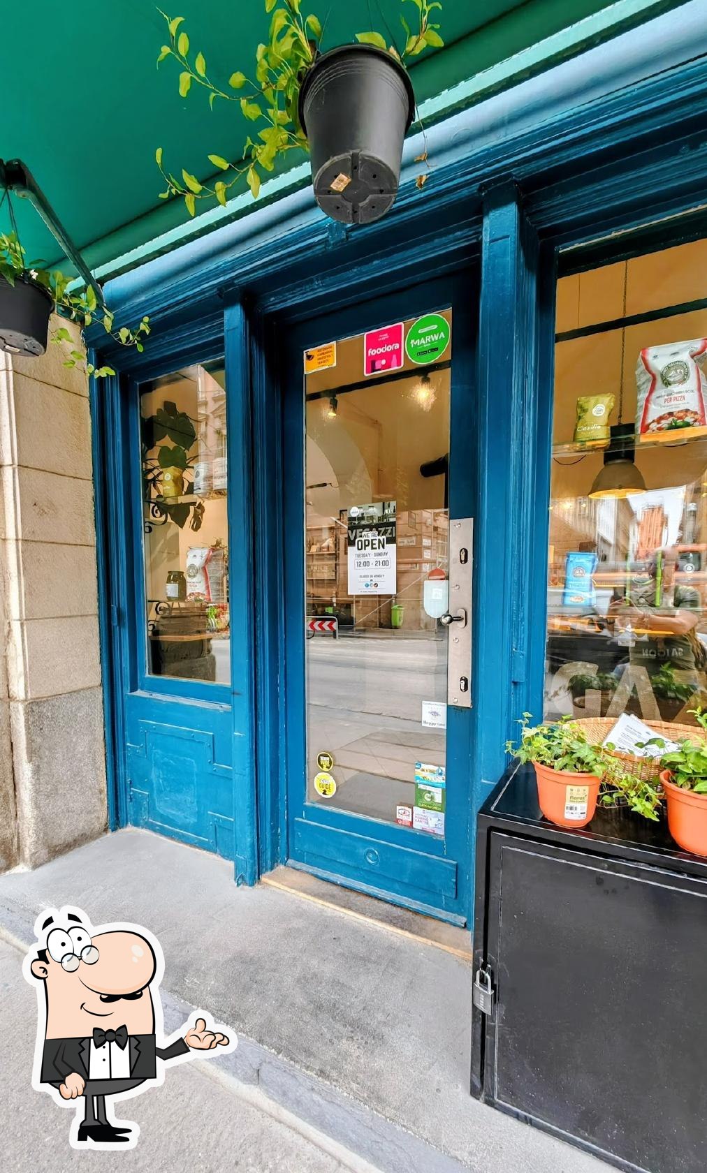 Интерьер "Vegazzi Specialty Pizzeria".
