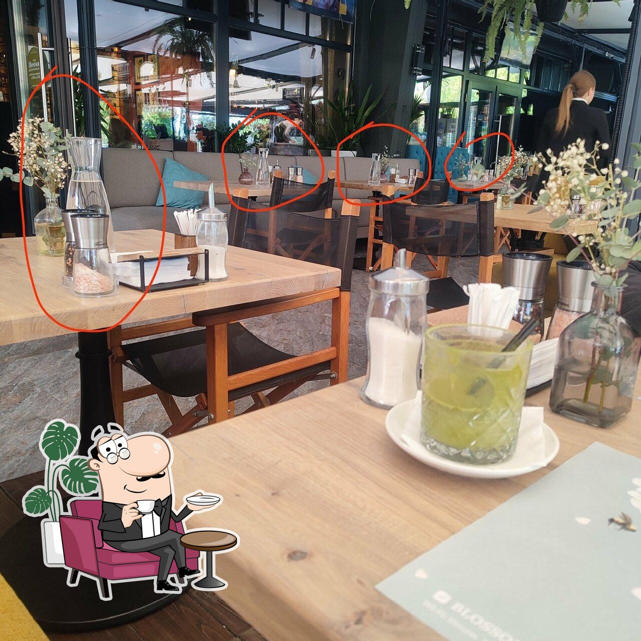 Забронируйте столик в "Blossom cafe".