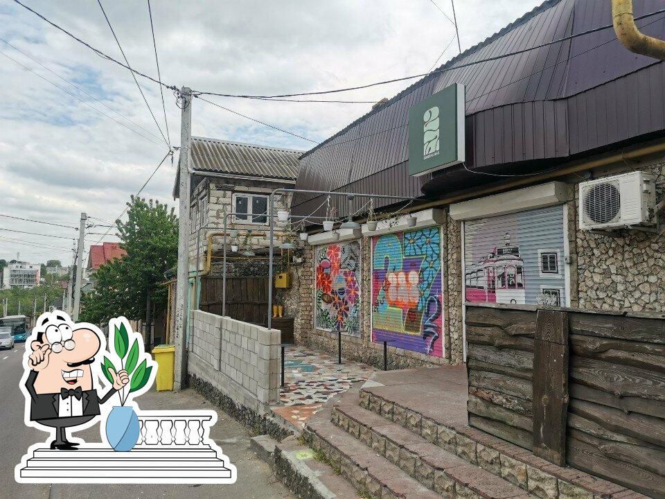 Посмотрите, как "27 Bar" выглядит снаружи.