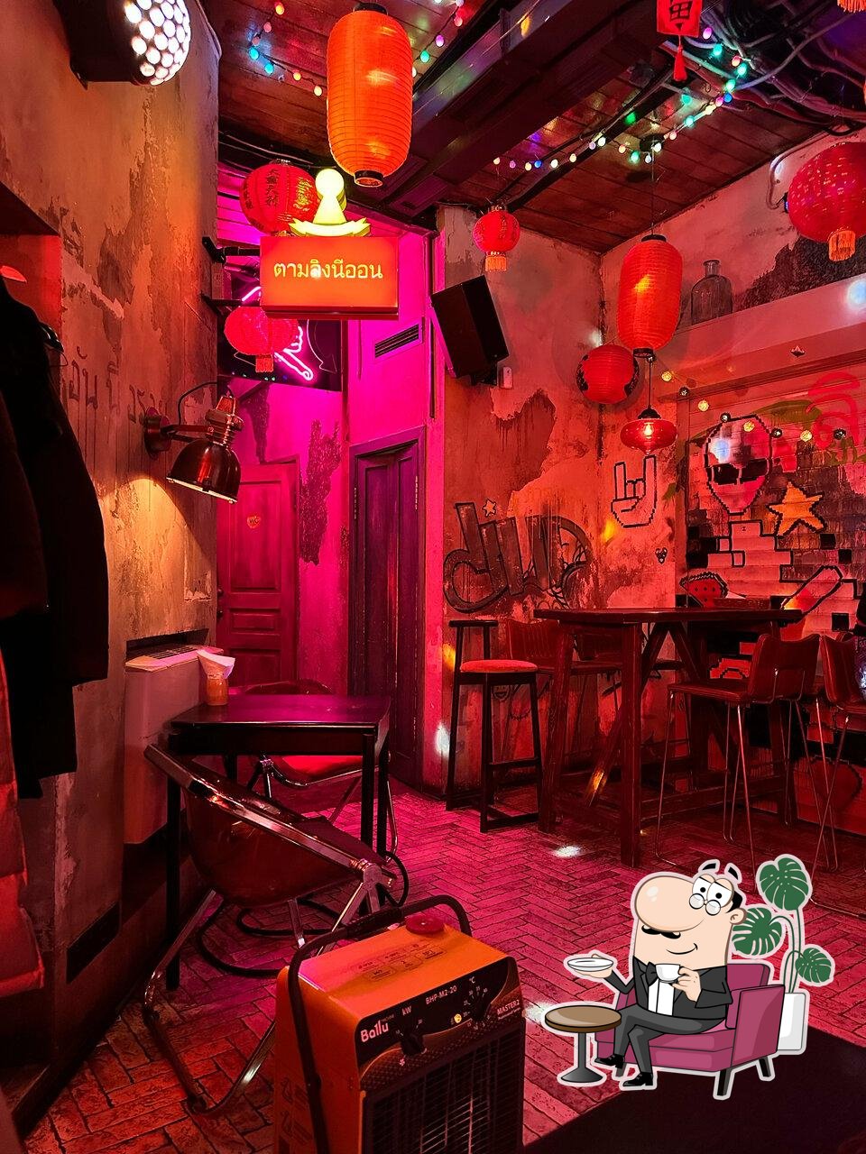Интерьер "Neon monkey".