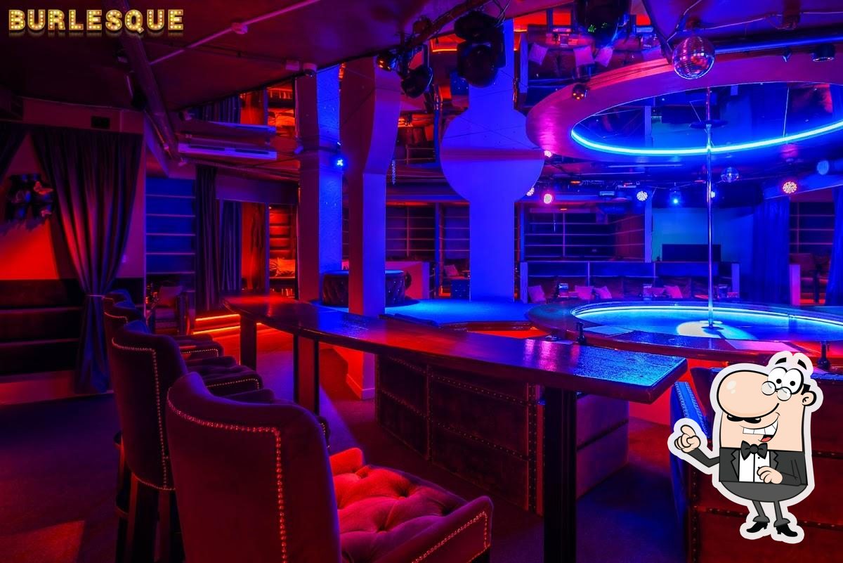 Забронируйте столик в "Burlesque".